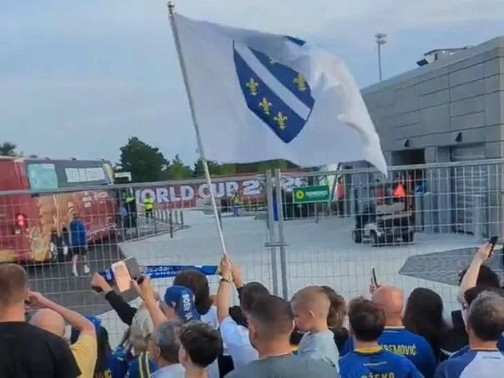 Zamjevi sp 2026 U Torontu kao u Zenici Stotine bh navijaca docekalo Zmajeve na treningu