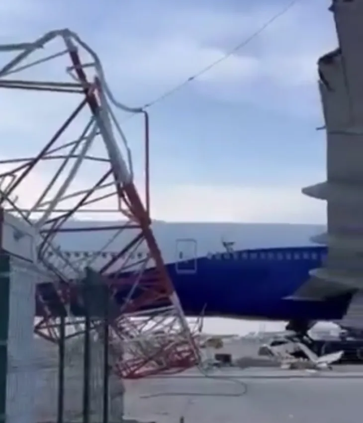Antalija avion udario u opremu