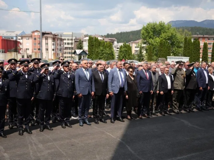 Otvorenje zgrade policije  ra na palama