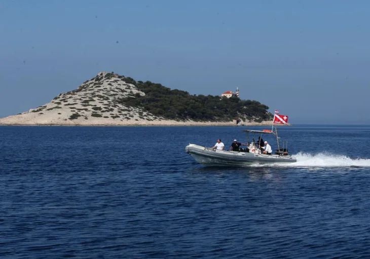 More albanija