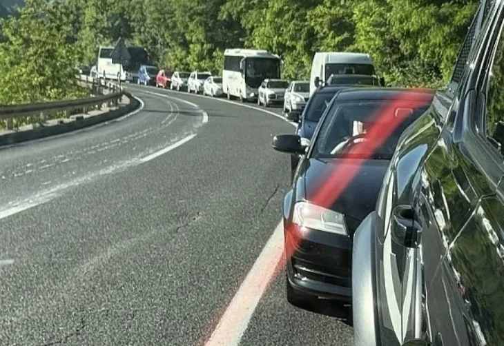 Gužva kreće već kod tunela Bradina pa sve do Konjica