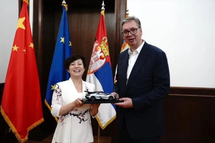 Vucic i Stela Li Byd