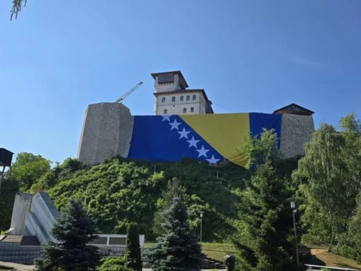 Gradacac kula gradascevica zastava bih
