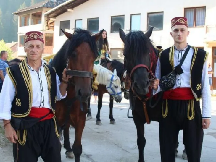 Svecani ispracaj u karauli konjanici cuvaju tradiciju staru vise od 500 godina gfdhfgjghkhj 6a3f7d3f13aa9