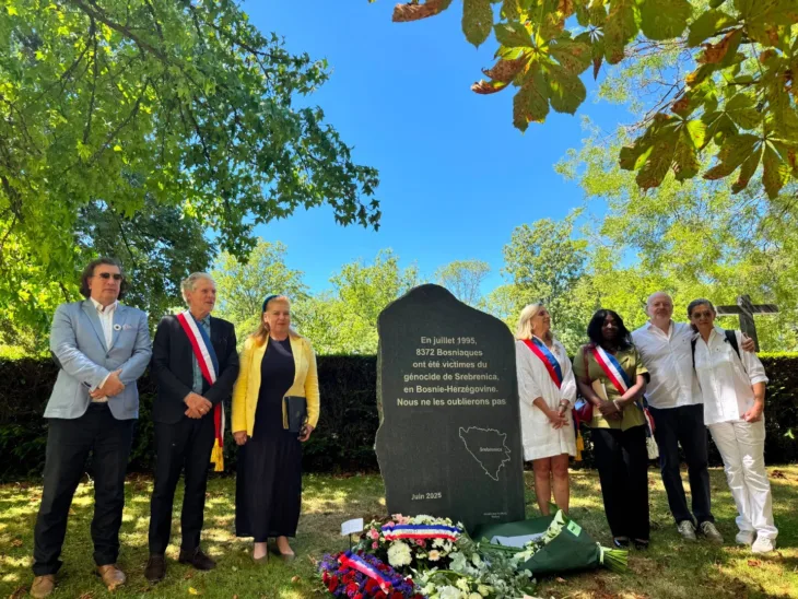 Pariz: Održan Marš mira i komemoracija u znak sjećanja na Srebrenicu