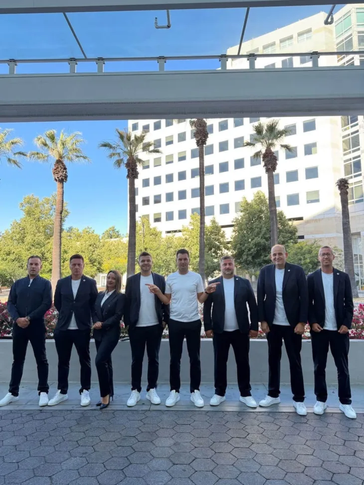 Emir spahic  i članovi stručnog i logističkog tima Zmajeva