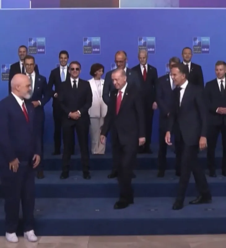 Edi rama u bijelim patikama na nato samitu