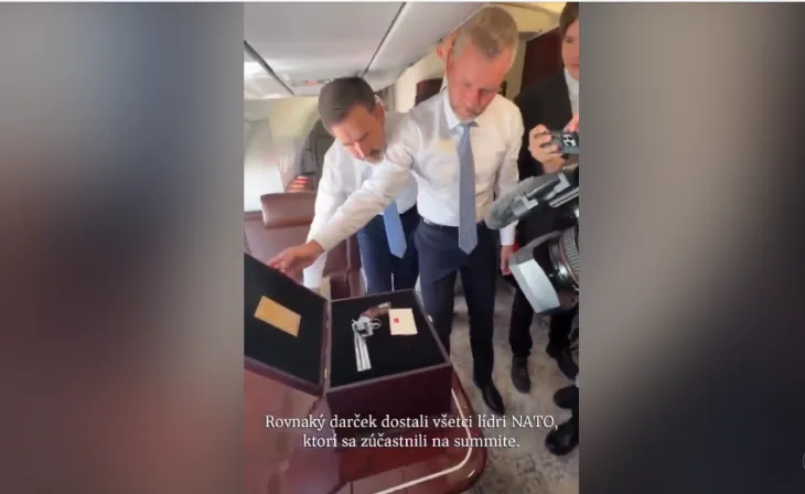 Recep Tayyip Erdogan Slovacka Peter Pellegrini poklon pistolj