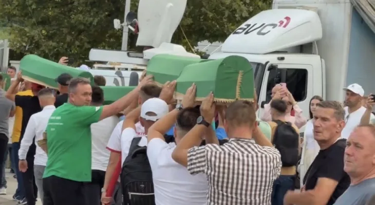 Srebrenica potocari tabuti izneseni iz fabrike akumulatora