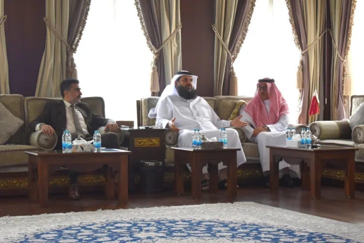 Katar ambasada knjiga zalosti za preminuolog katarskog emira     Khalifi al-Thanija