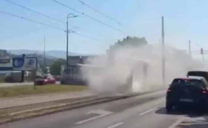 Zapalio stari tramvaj tokom voznje 07 etto