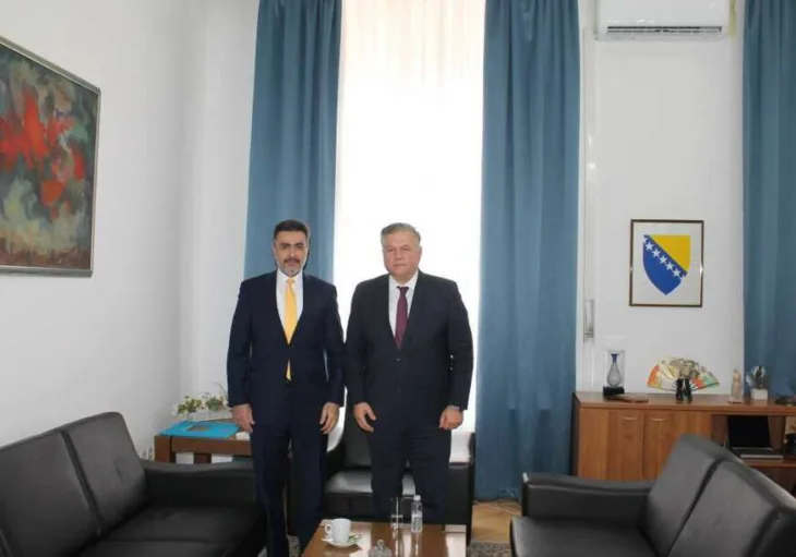 Ambasador kuvajta i brkic 872x610 1