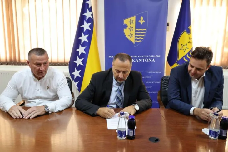 Vlada bpk 1784889098
