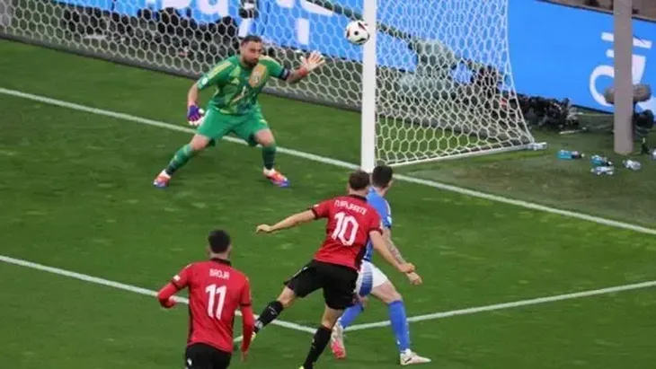 albanija italija Trenutak kada je Bajrami zatresao mrežu Italijana uefa