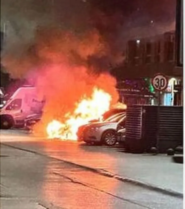 Auto zapaljeno otoka