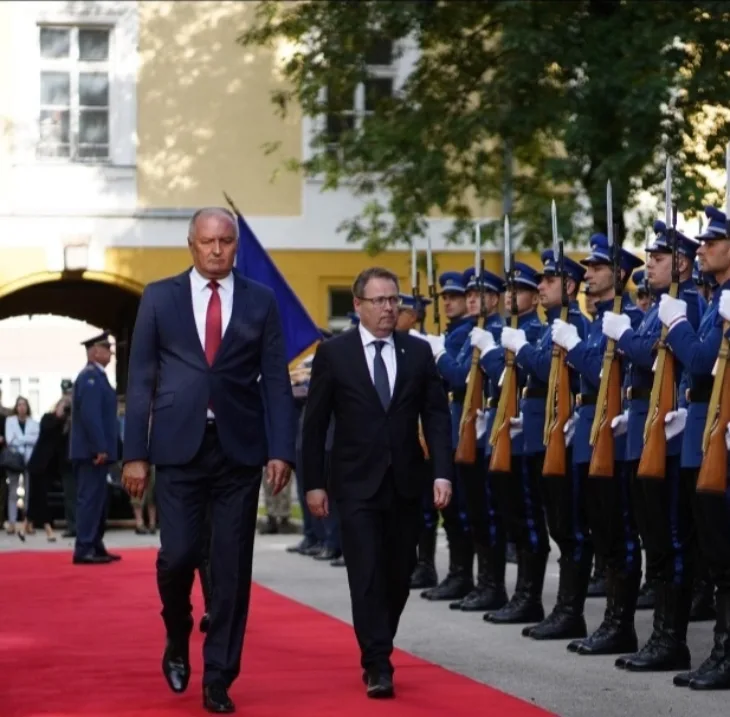 Zukan helez  ministra odbrane Kraljevine Norveške