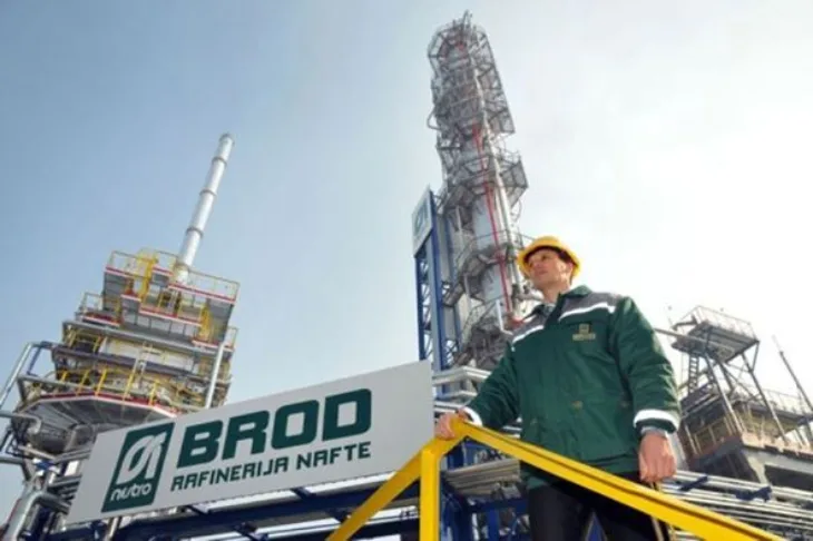 Rafinerija brod 760 520 p C 90