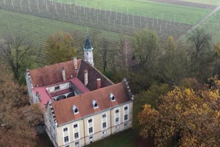Dvorac strovsenek foto INSA