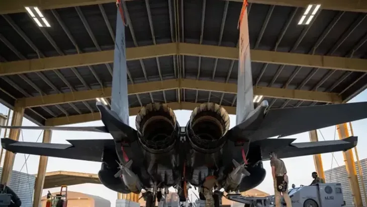 Americki avion se puni municijom