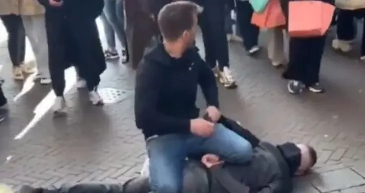 Amsterdam napad nozem