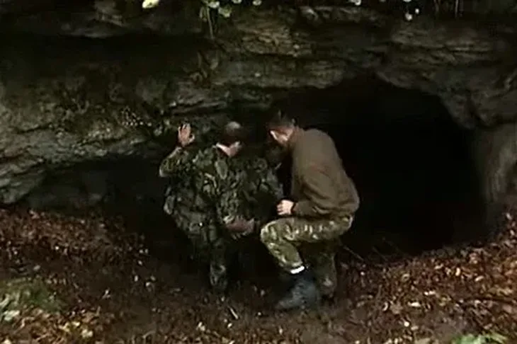 Bijeljina zlocin Pripadnici UN a i Armije Bi H otkrivaju grobnicu Laniste