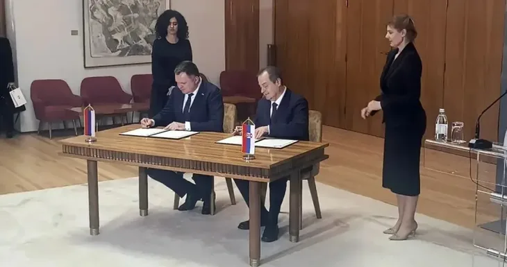 Željko Budimir i Ivica Dačić Celni ljudi MUP a RS i MUP a Srbije u Beogradu potpisali sporazum