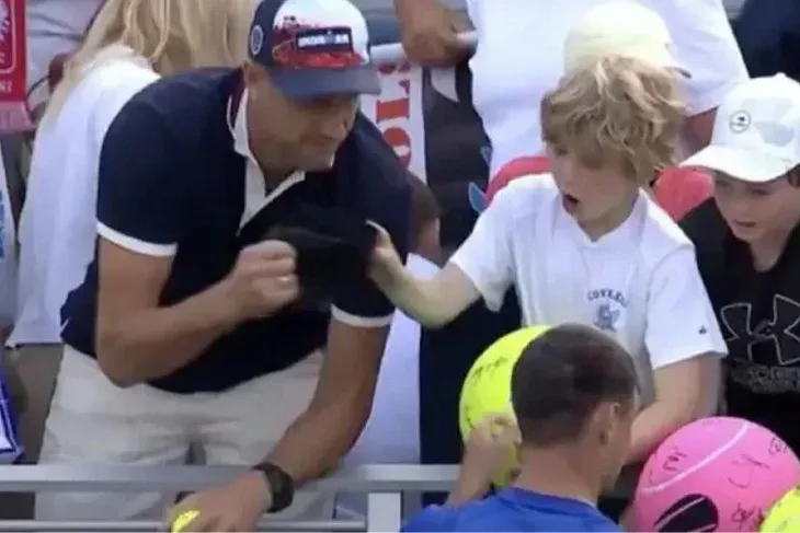Covjek koji je oteo kacket djecaku je milioner Kamil Majchrzak US Open