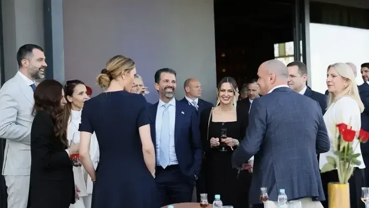 Donald Tramp Mladji u Bakincima 872x492