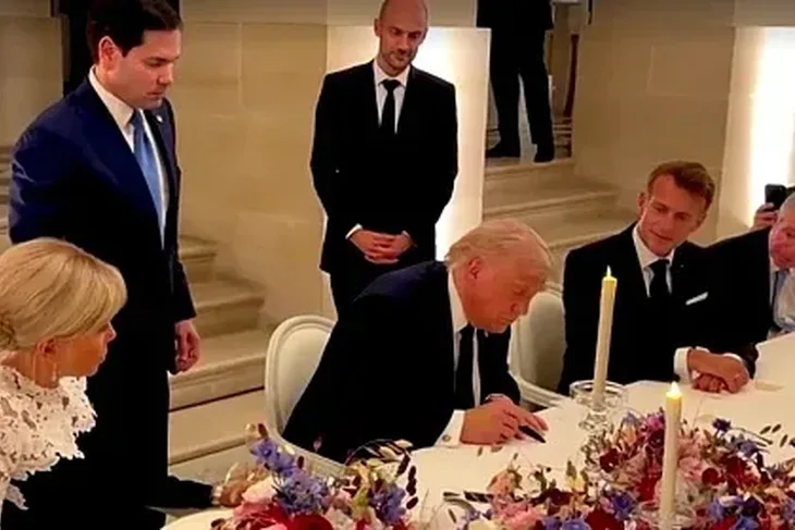 Donald Trump trenutak kada je Trump u Parizu potpisao historijski sporazum s Iranom