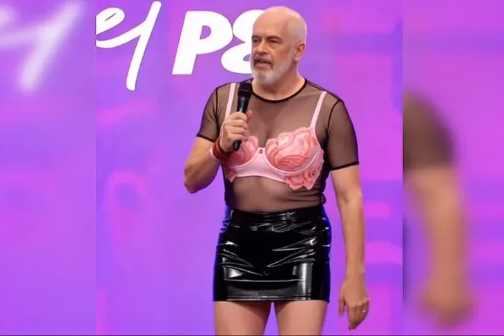 Edi Rama u mini suknji