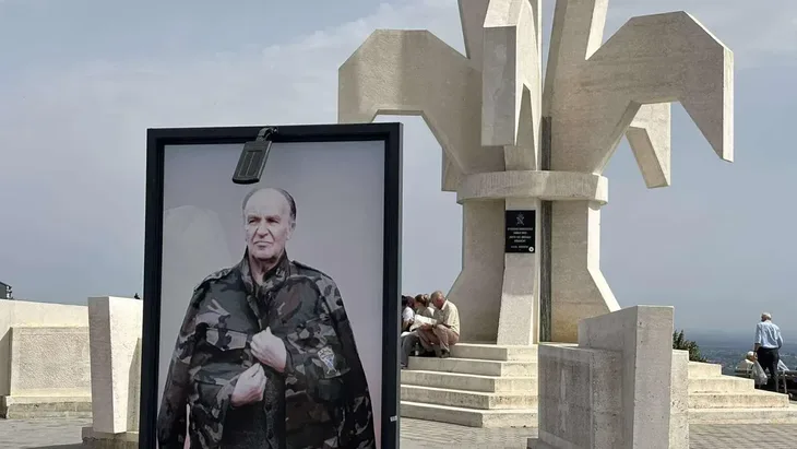 Gradacac spomenik ljiljan posveen svim borcima armije republike bosne i hercegovine 11jpg 1200