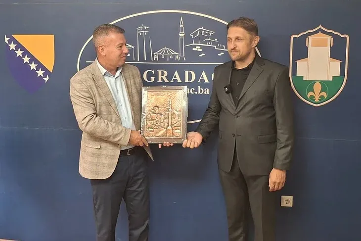 Gradonacelnik Gradacca Hajrudin Mehanovic i historicar Emir Demir
