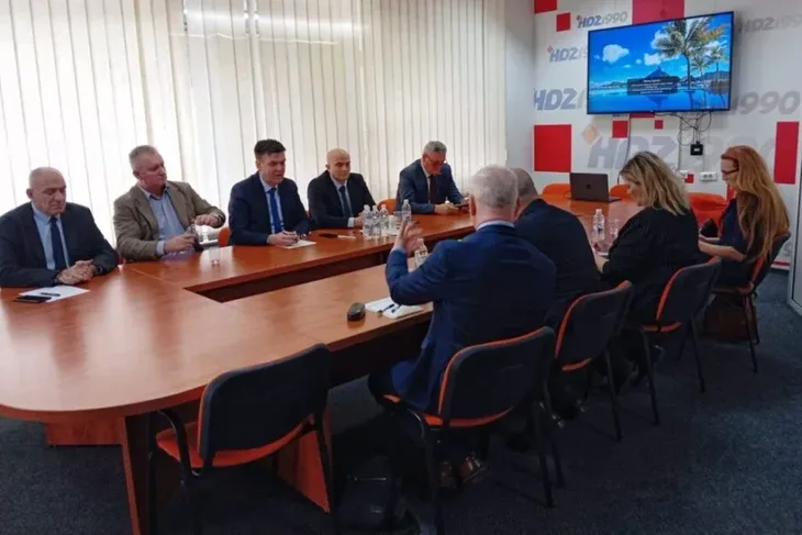 HDZ 1990 John Ginkel