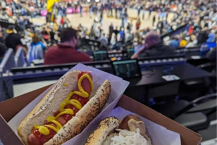 Hot dog na NBA utakmici  Jusuf Nurkić Foto: Reddit