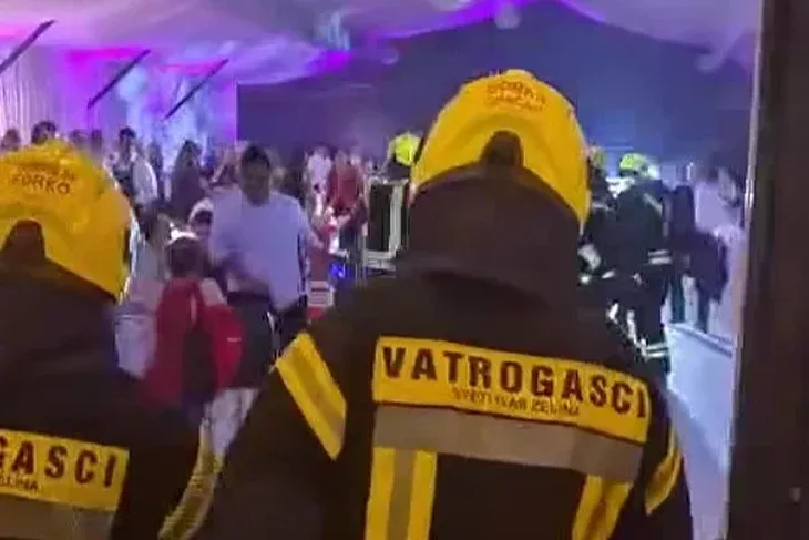 Hrvatska vatrogasci vjenčanje   Hrvatski vatrogasci kolegi priredili iznenadenje Upali na njegovo vjencanje i odnijeli ga na nosilima