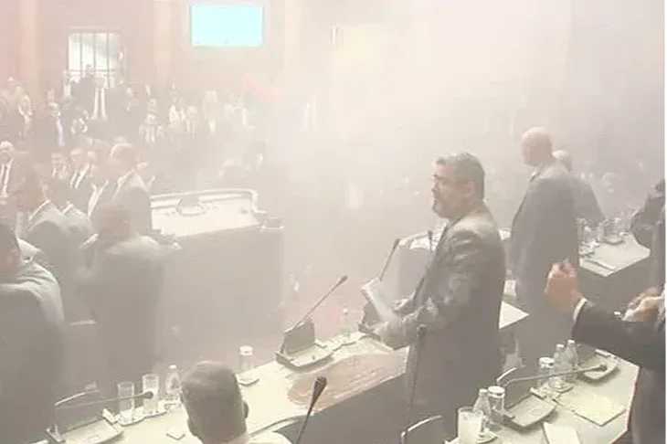 Skupstina Srbija haos/ Printscreen