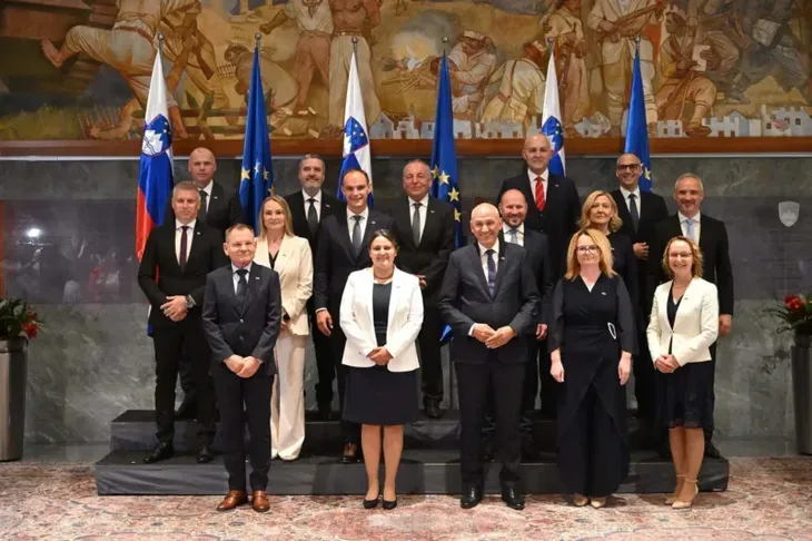 Janez Janša vlada slovenije