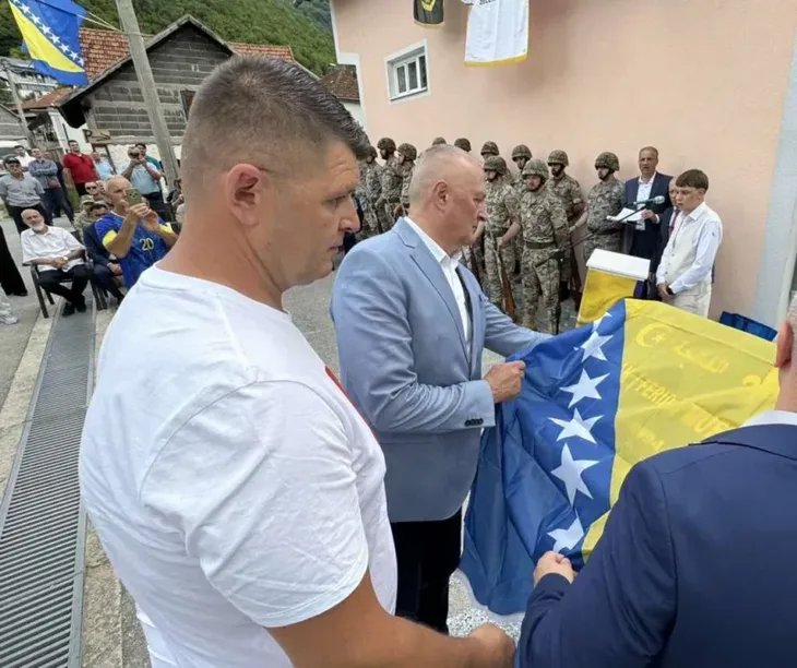 Zukan helez zlatni ljiljan