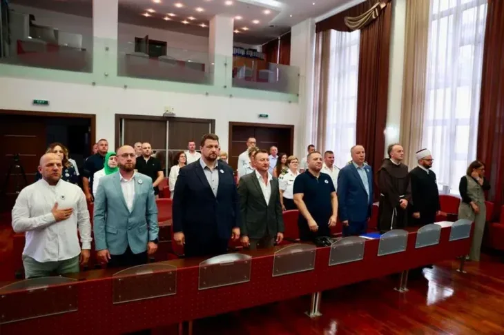Bihać gradsko vijeće komemorativna sjednica srebrenica/ Fena