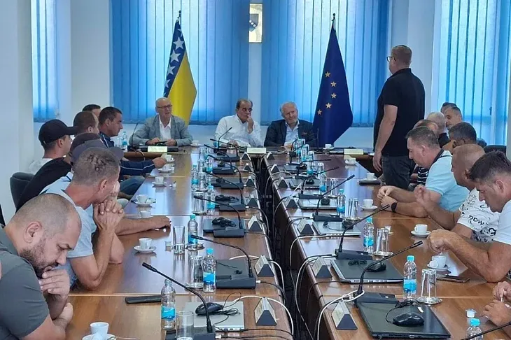 Refik Lendo mostar sastanak sa radnicima komunalnog