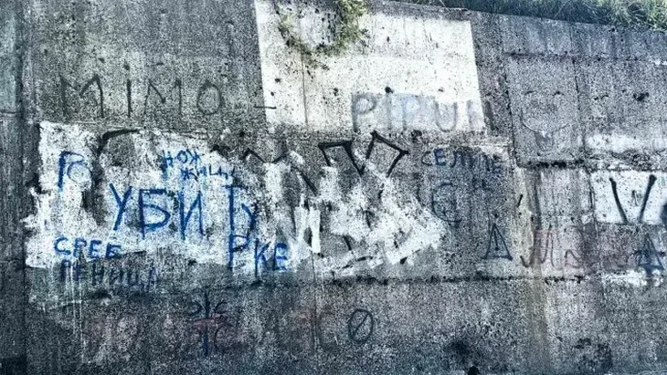 Crna gora, Bijelo polje grafiti ‘noz zica srebrenixa’