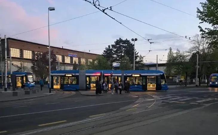 Zagreb tramvaj iskočio iz šina