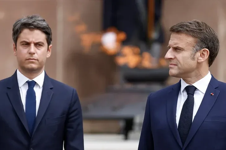 Gabriel Attal i Emmanuel Macron