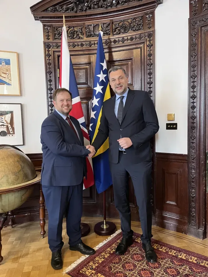 Konakovic sa Stephenom Doughtyjem london
