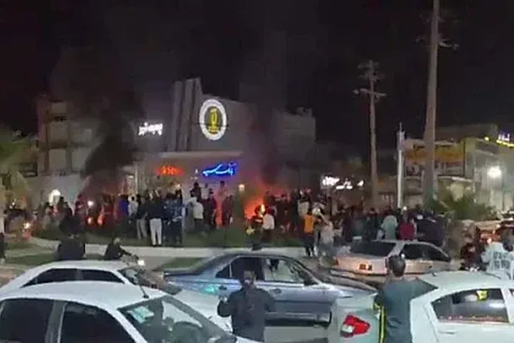 Iran 02 slavlje ljudi napada