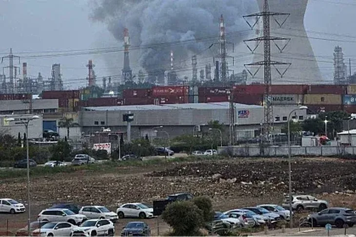 Iran 03 napad Haifa rafinerija