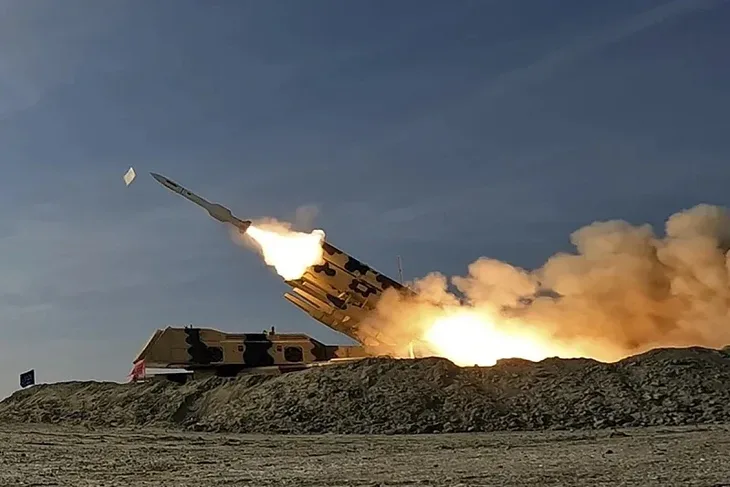 Iran raketa 05 Iransko lansiraje projektila Fateh 110 srednjeg dometa