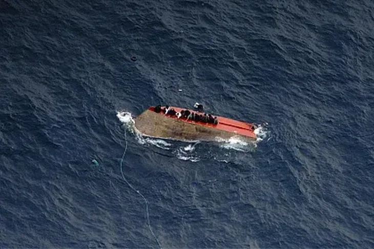 Italija migranti Prevrnuo se brod s migrantima vise od 70 ljudi nestalo