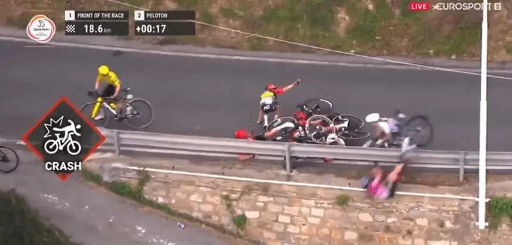 Lancani sudar na biciklistickoj utrci Italijanka sletjela u provaliju