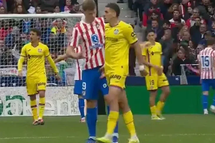 Abdel Abqar Alexander Sorloth  Marokanac dobio crveni karton jer je za medunozje uhvatio napadaca Atletica